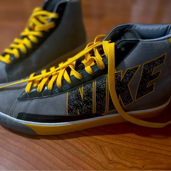 gray and yellow nike shoes